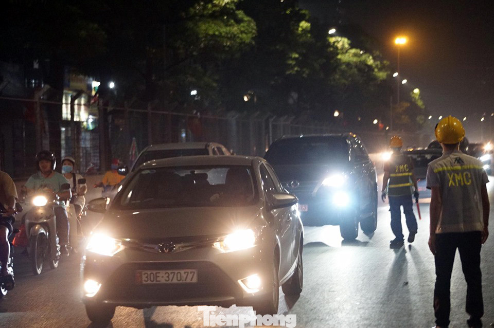 Trắng đêm tháo dỡ rào cứng trên đường đua F1 Hà Nội ảnh 12