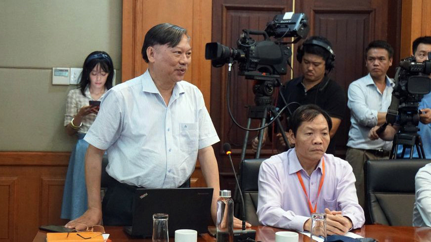 GS Nguyễn Quang Ngọc nêu ý kiến tại hội nghị. Tranh luận nóng bãi cọc 'khủng 'và trận thủy chiến lịch sử Bạch Đằng ảnh 3