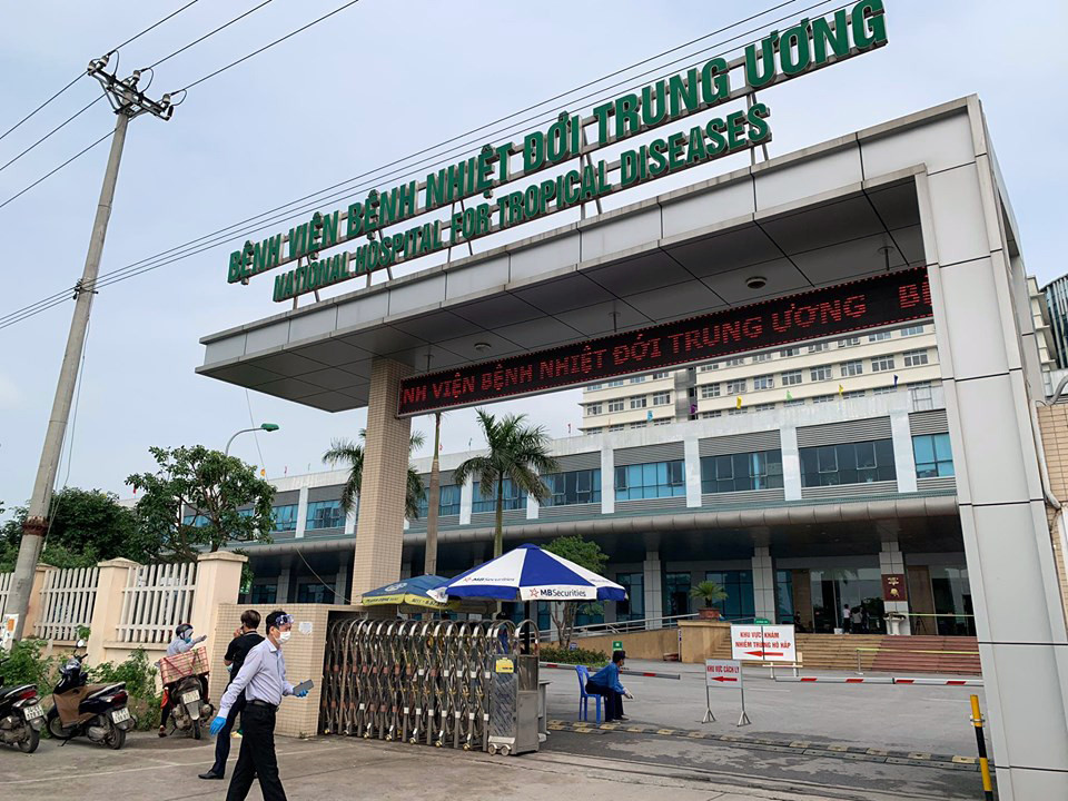 6 ca mắc COVID-19 khỏi bệnh, xuất viện tại BV Bệnh Nhiệt đới TƯ ảnh 1