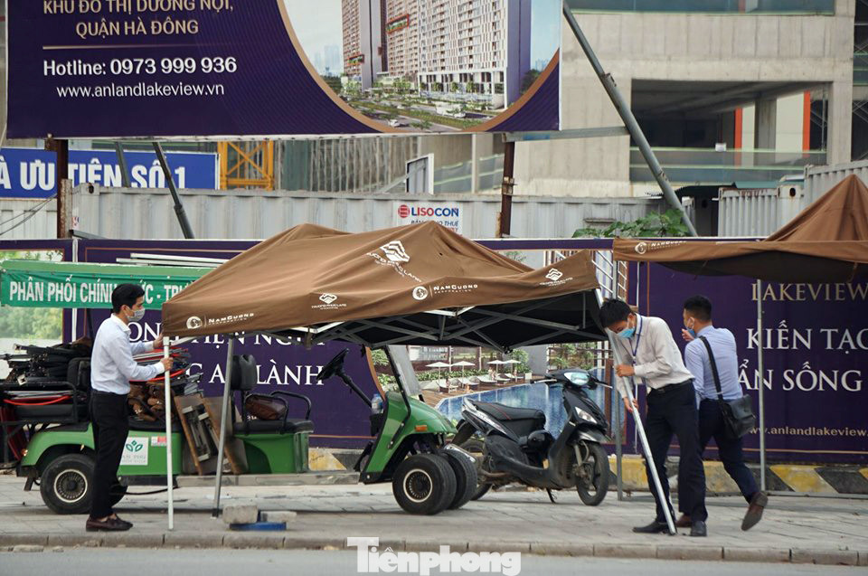 Trước ngày hết cách ly xã hội, người dân đổ ra công viên bất chấp lệnh cấm ảnh 11