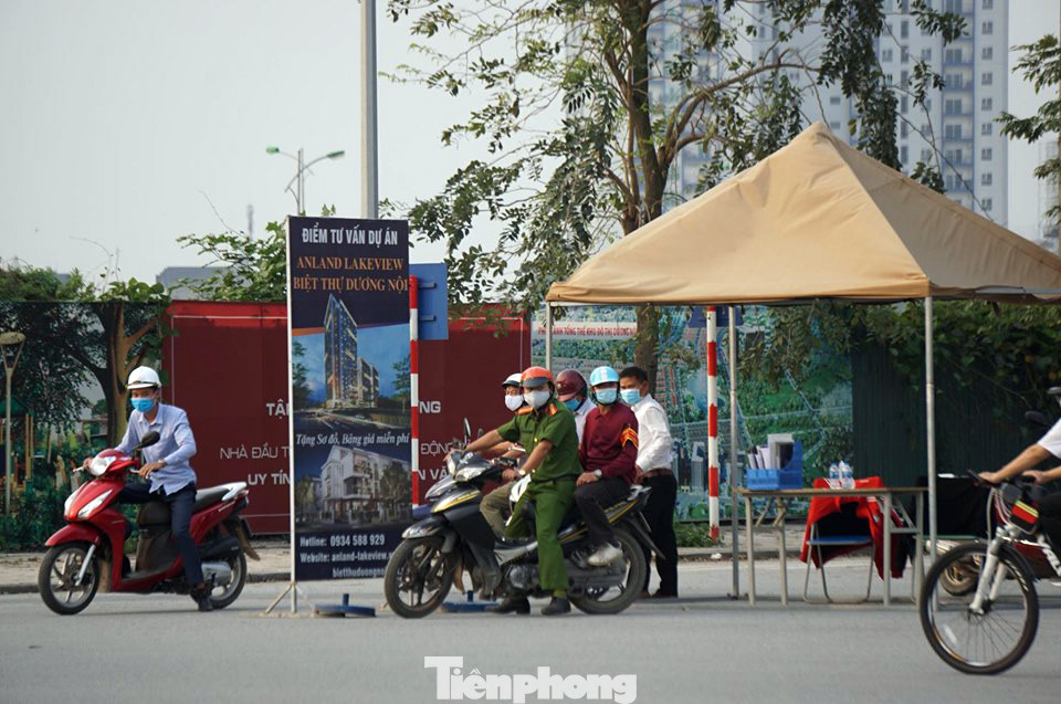 Trước ngày hết cách ly xã hội, người dân đổ ra công viên bất chấp lệnh cấm ảnh 8
