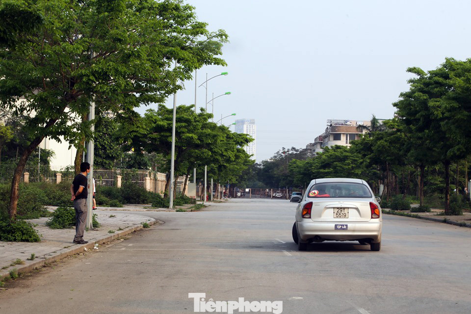 Trước ngày hết cách ly xã hội, người dân đổ ra công viên bất chấp lệnh cấm ảnh 7