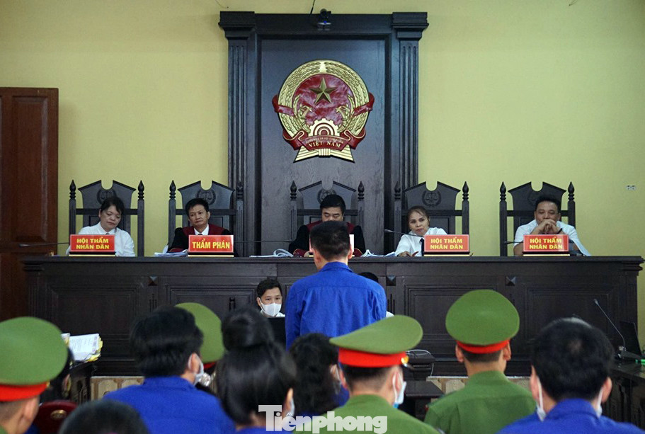 Xét xử gian lận thi ở Sơn La: Cựu Giám đốc sở giáo dục nhờ cấp dưới giúp cho 8 thí sinh ảnh 1