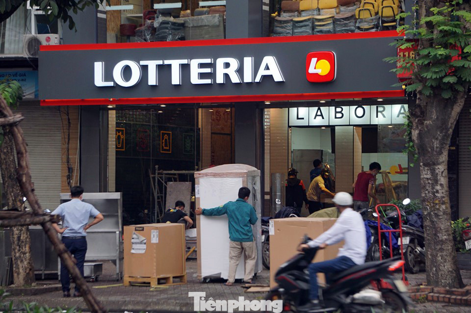 Nhiều cửa hàng Hà Nội bất ngờ hoạt động trở lại ngày cuối giãn cách ảnh 5