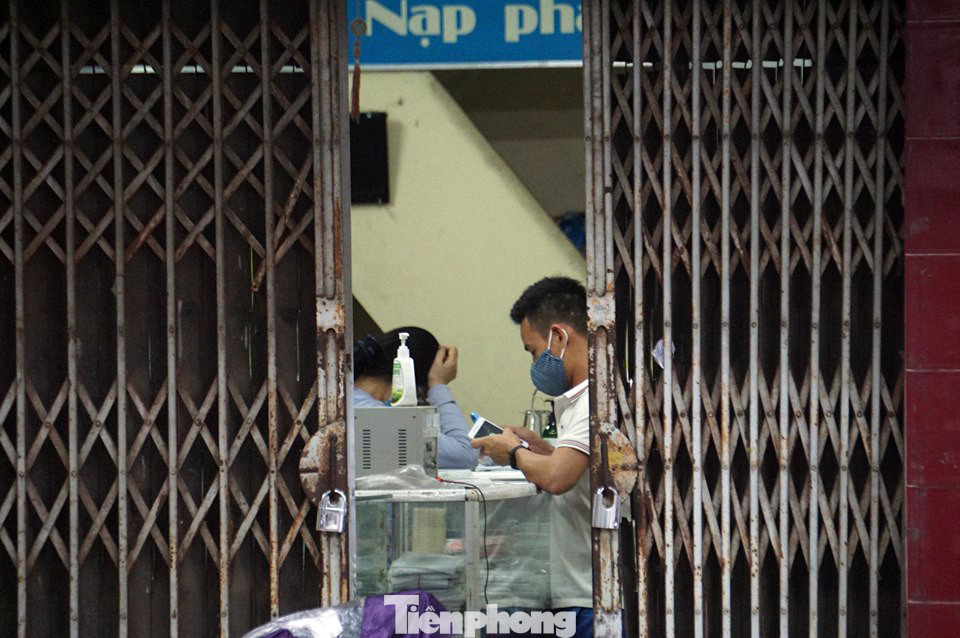 Nhiều cửa hàng Hà Nội bất ngờ hoạt động trở lại ngày cuối giãn cách ảnh 7