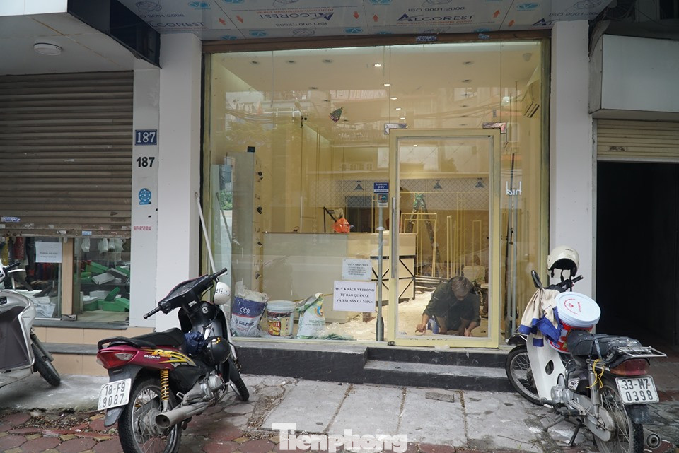 Nhiều cửa hàng Hà Nội bất ngờ hoạt động trở lại ngày cuối giãn cách ảnh 3