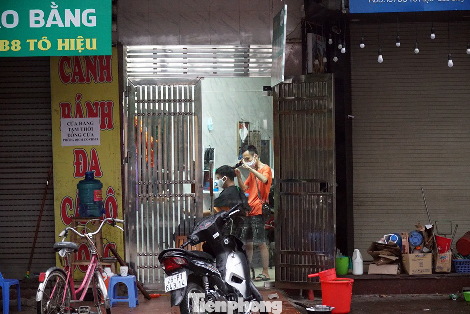 Nhiều cửa hàng Hà Nội bất ngờ hoạt động trở lại ngày cuối giãn cách ảnh 6