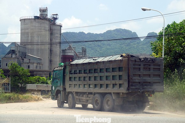 Tóm gọn hàng loạt xe 'hổ vồ' quá tải trên đường mòn Hồ Chí Minh ảnh 9