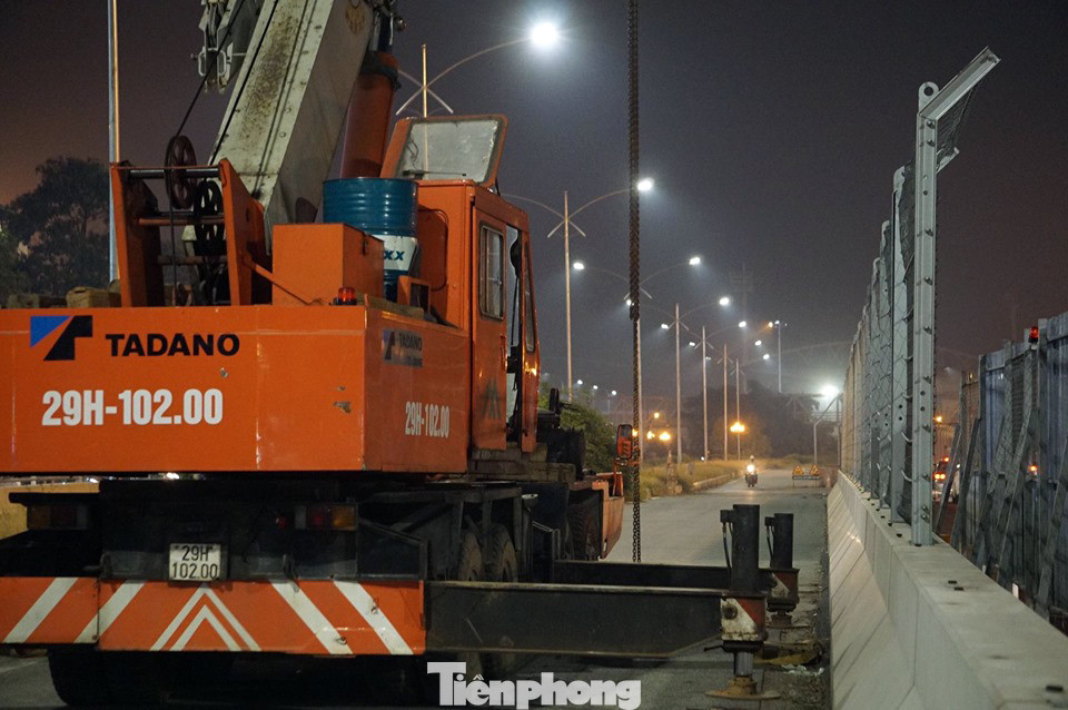 Trắng đêm tháo dỡ rào cứng trên đường đua F1 Hà Nội ảnh 2