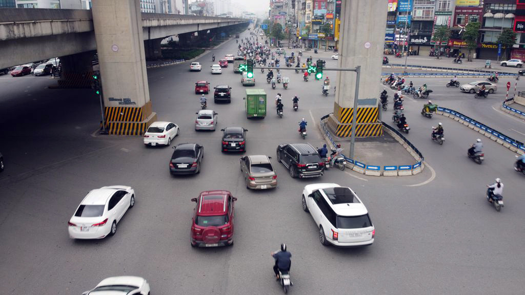 Hà Nội đã tắc đường dù chưa hết 'cách ly xã hội' ảnh 14