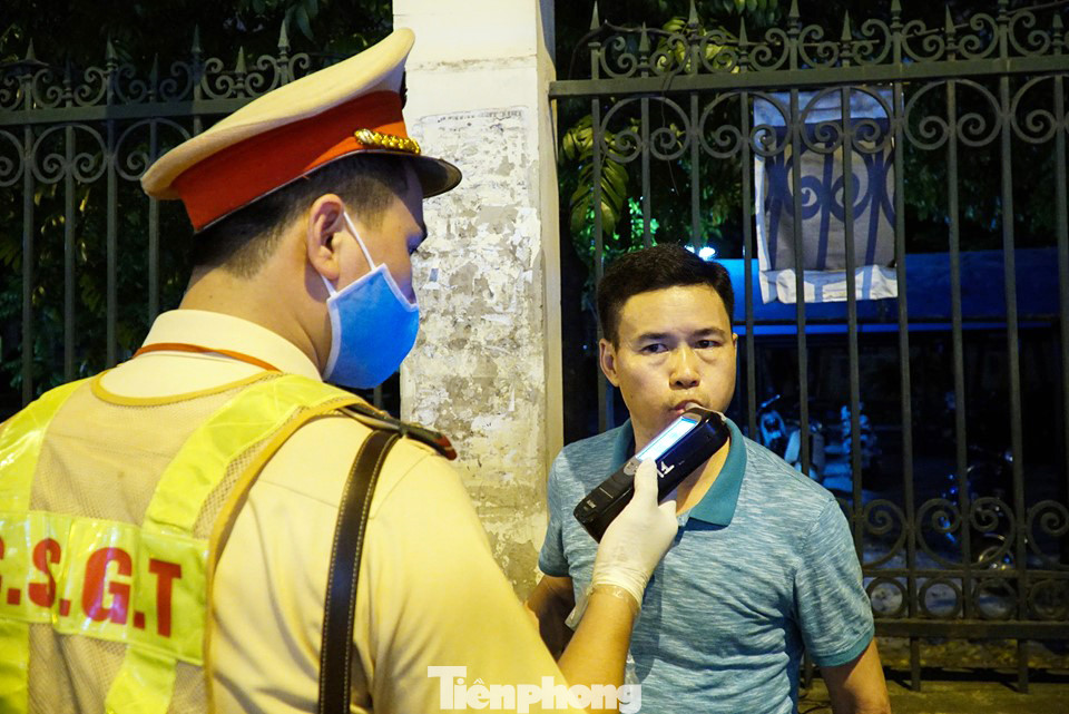 Tước bằng 11 tháng nữ tài xế vi phạm nồng độ cồn trên cao tốc ảnh 2