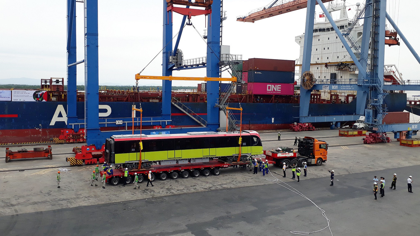 Cận cảnh tàu đường sắt Nhổn - ga Hà Nội cập cảng ở Hải Phòng ảnh 8