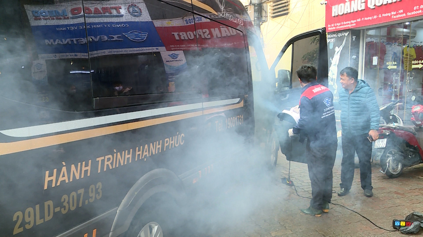 Xe khách trang bị cồn rửa tay, khẩu trang cho khách phòng dịch corona ảnh 9