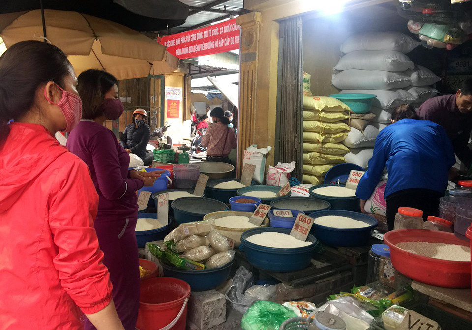 Chợ cóc cháy hàng sau thông tin ca mắc Covid-19 ở Hà Nội ảnh 2