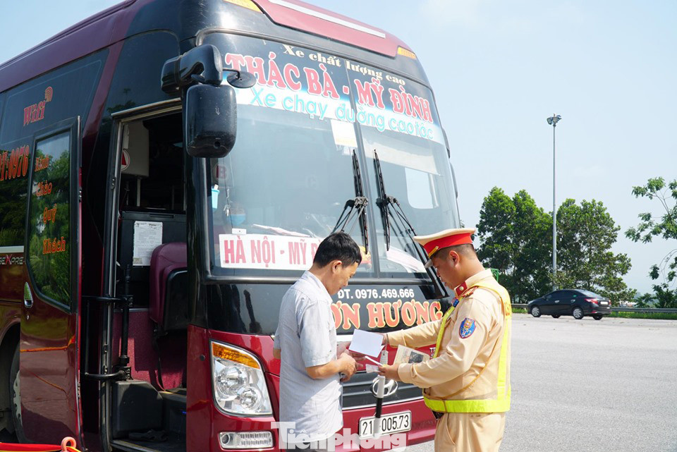 Doanh nghiệp, tài xế lo ngại việc lắp biển số xe màu vàng ảnh 1