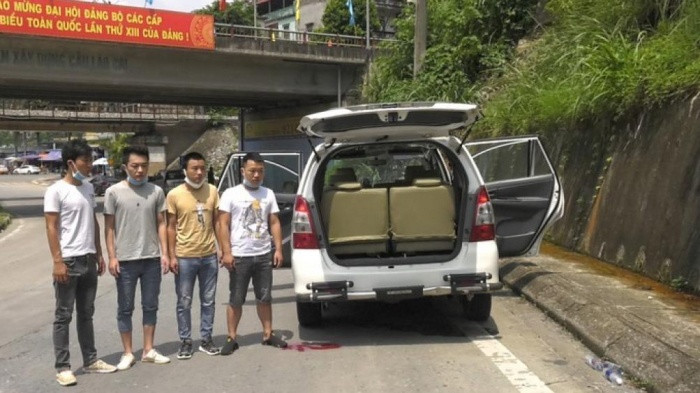 Khởi tố 2 đối tượng 'tiếp tay' người Trung Quốc nhập cảnh trái phép vào Lào Cai ảnh 1