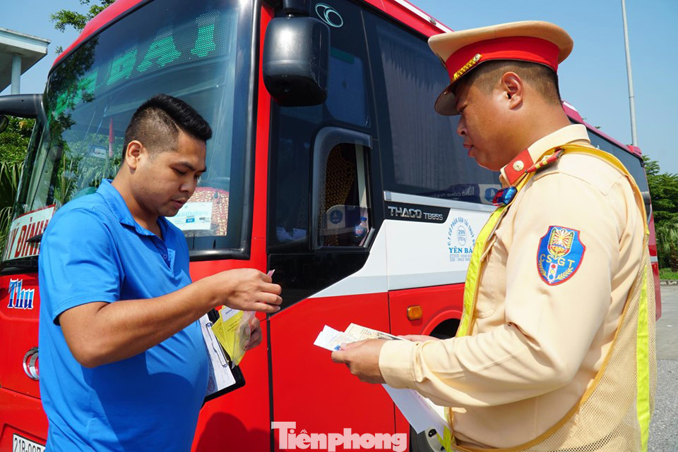 Tài xế dương tính ma túy, vi phạm nồng độ cồn vẫn lái xe trên cao tốc ảnh 9