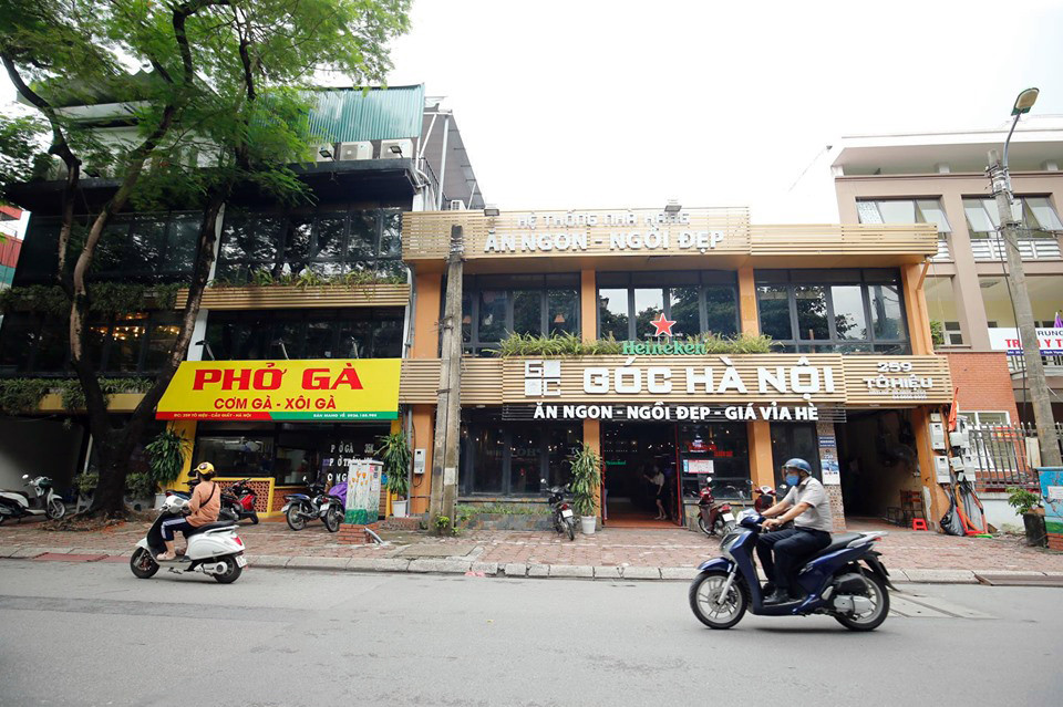 Ngày đầu thực hiện giãn cách trong quán cà phê, nhà hàng ở Hà Nội ảnh 10