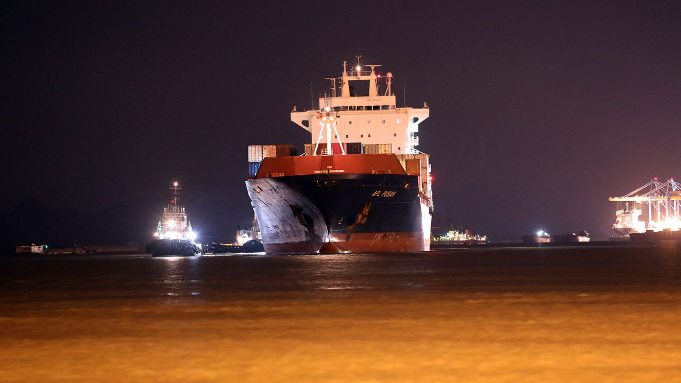 Cận cảnh tàu đường sắt Nhổn - ga Hà Nội cập cảng ở Hải Phòng ảnh 2