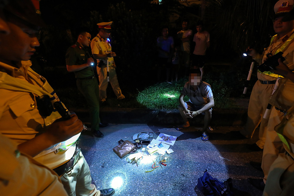 Tài xế dương tính ma túy, vi phạm nồng độ cồn vẫn lái xe trên cao tốc ảnh 1