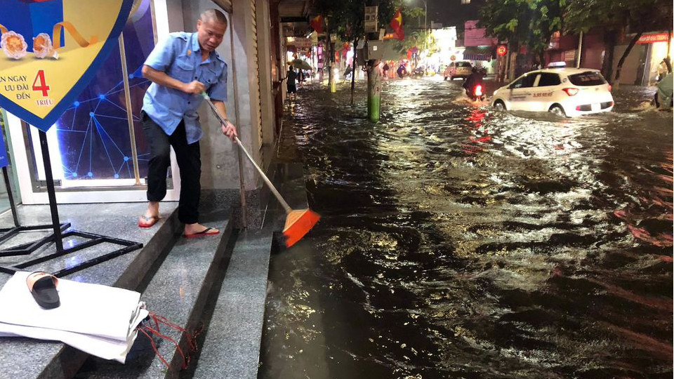 Nhiều tuyến phố ở Hải Phòng ‘hoá thành sông’ ảnh 3