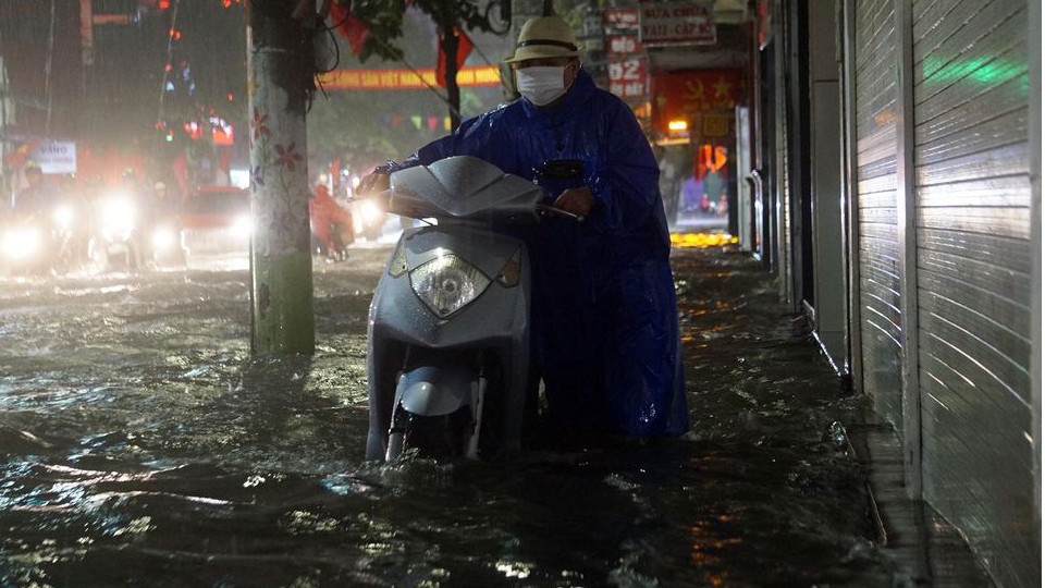 Nhiều tuyến phố ở Hải Phòng ‘hoá thành sông’ ảnh 10