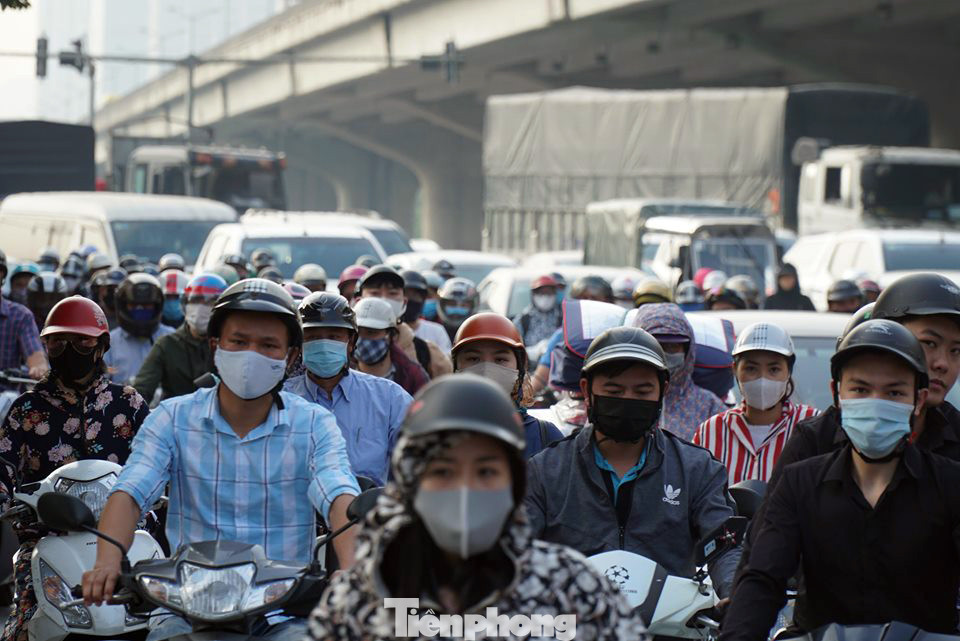 Cửa ngõ Thủ đô kẹt cứng trước kỳ nghỉ lễ 30/4 ảnh 3