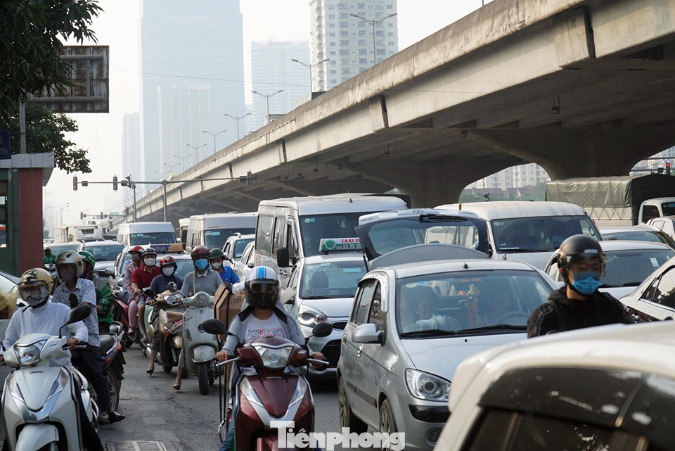 Cửa ngõ Thủ đô kẹt cứng trước kỳ nghỉ lễ 30/4 ảnh 10