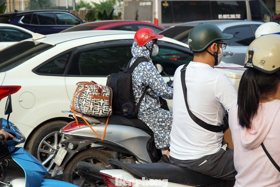 Cửa ngõ Thủ đô kẹt cứng trước kỳ nghỉ lễ 30/4 ảnh 5