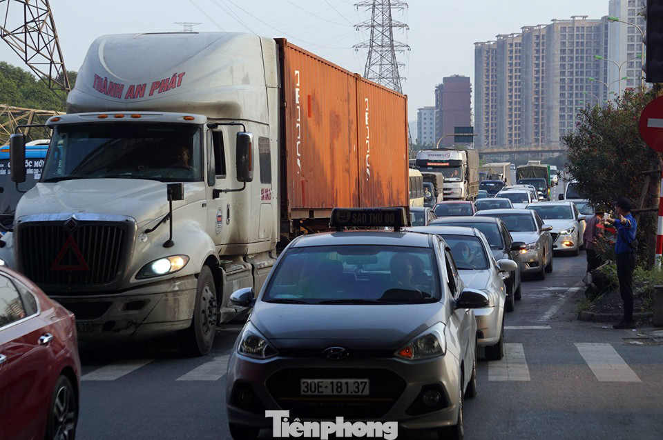 Cửa ngõ Thủ đô kẹt cứng trước kỳ nghỉ lễ 30/4 ảnh 6