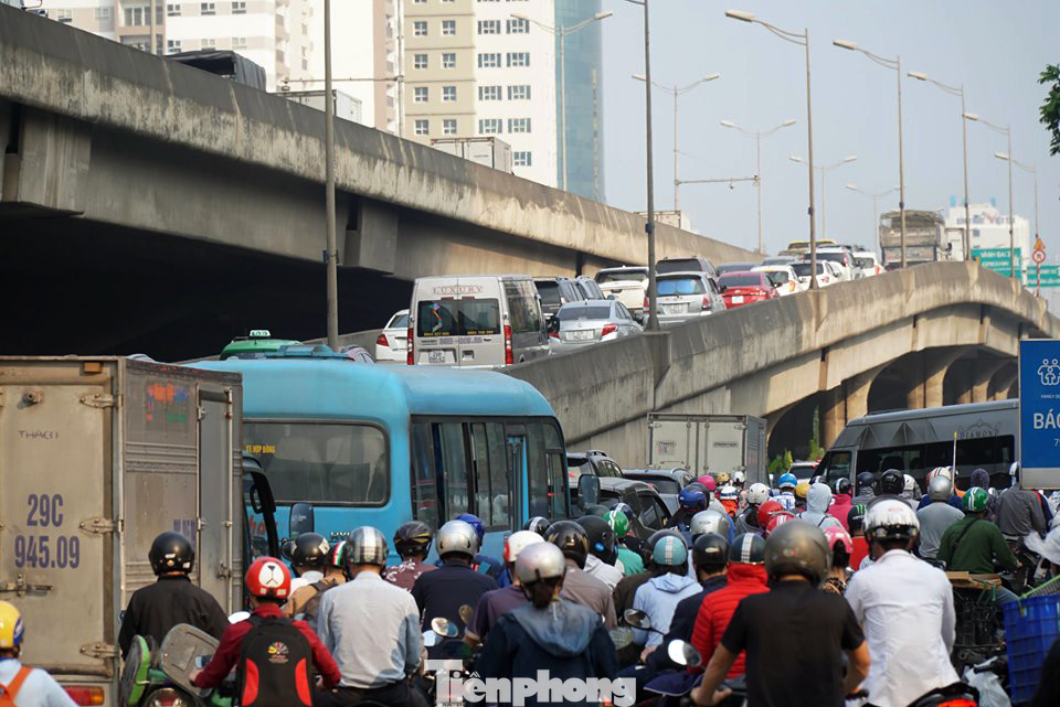 Cửa ngõ Thủ đô kẹt cứng trước kỳ nghỉ lễ 30/4 ảnh 9