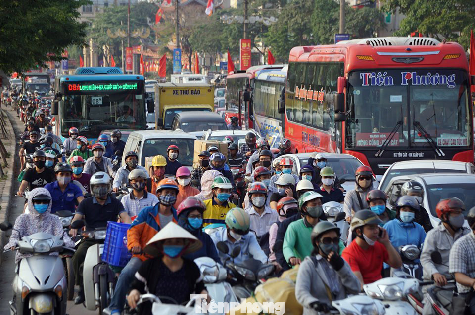 Cửa ngõ Thủ đô kẹt cứng trước kỳ nghỉ lễ 30/4 ảnh 2