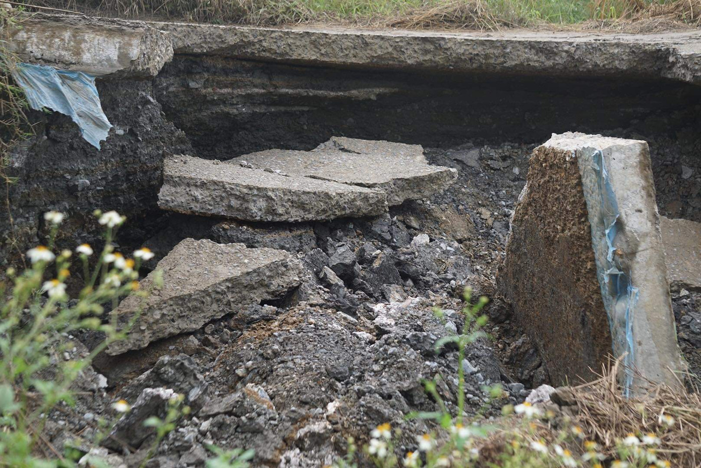 Xuất hiện ‘hố tử thần’ tại huyện Thuỷ Nguyên, Hải Phòng ảnh 1