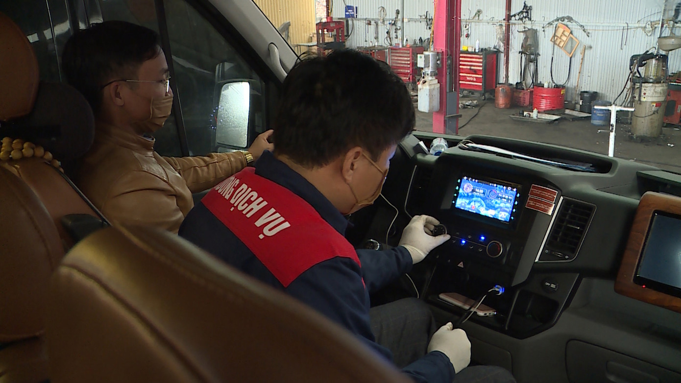 Xe khách trang bị cồn rửa tay, khẩu trang cho khách phòng dịch corona ảnh 6