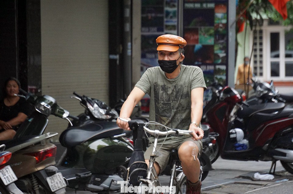 Cuộc sống phố cổ Hà Nội những ngày căng sức chống dịch COVID-19 ảnh 6