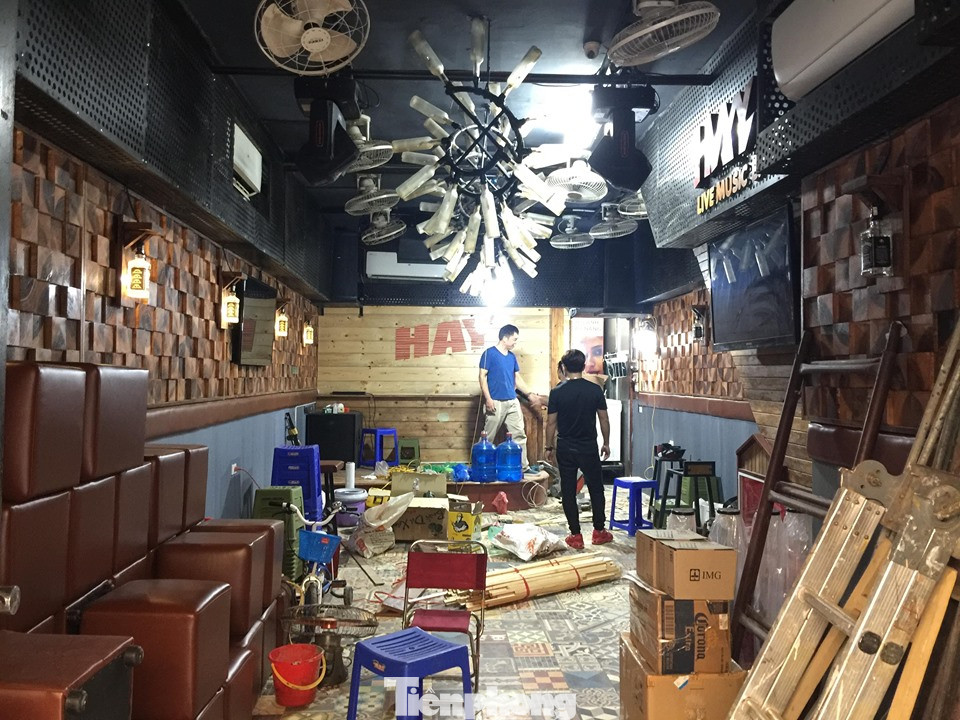 Cuộc sống phố cổ Hà Nội những ngày căng sức chống dịch COVID-19 ảnh 9