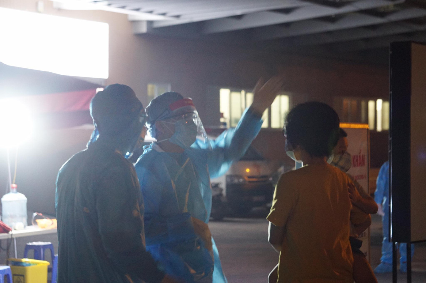 Có ca mắc COVID-19, bệnh viện E Hà Nội phong tỏa ra vào ngay trong đêm ảnh 5