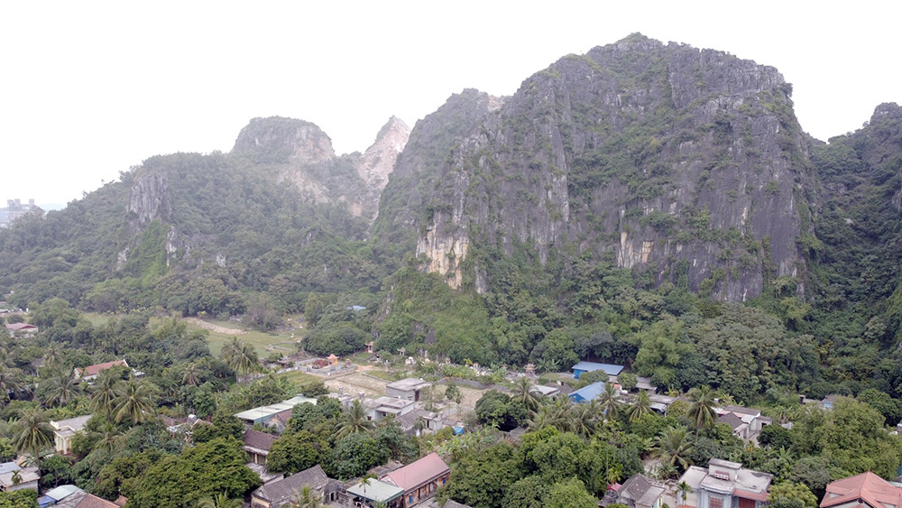 Cận cảnh 'bão bụi' bủa vây dân làng do nổ mìn phá đá ở Hải Phòng ảnh 7