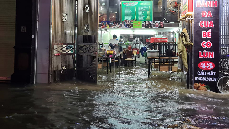 Nhiều tuyến phố ở Hải Phòng ‘hoá thành sông’ ảnh 4