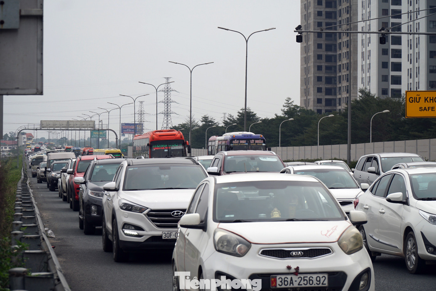 Người dân trở lại Hà Nội sau Tết, cao tốc Pháp Vân - Cầu Giẽ tắc dài ảnh 6