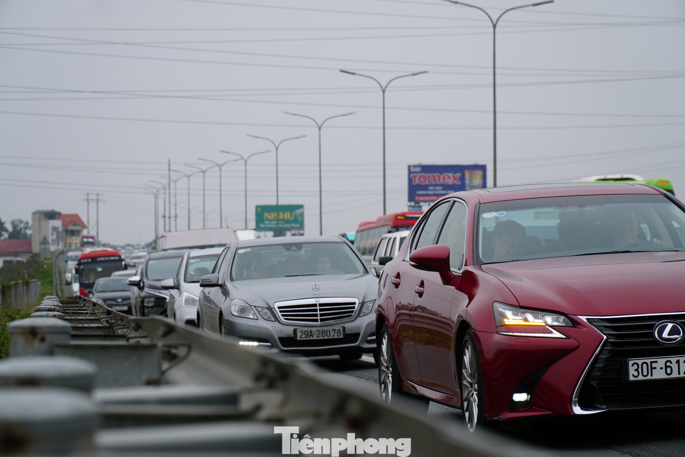 Người dân trở lại Hà Nội sau Tết, cao tốc Pháp Vân - Cầu Giẽ tắc dài ảnh 4