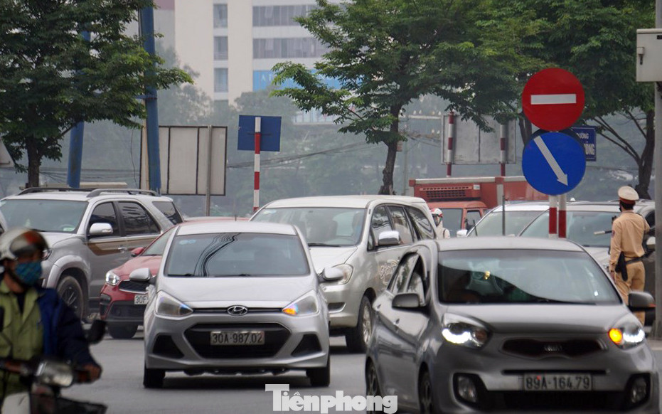Người dân ùn ùn về quê ngày 30/4, nhiều tuyến phố Hà Nội tê liệt ảnh 13