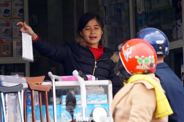 Điểm mặt, chỉ tên 41 cửa hàng 'chặt chém' giá khẩu trang ở Hà Nội ảnh 1