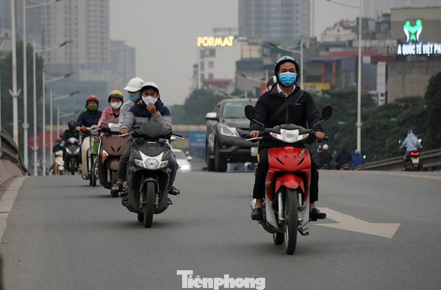 Cửa ngõ Thủ đô tấp nập phương tiện ngày cuối hết cách ly toàn xã hội ảnh 6