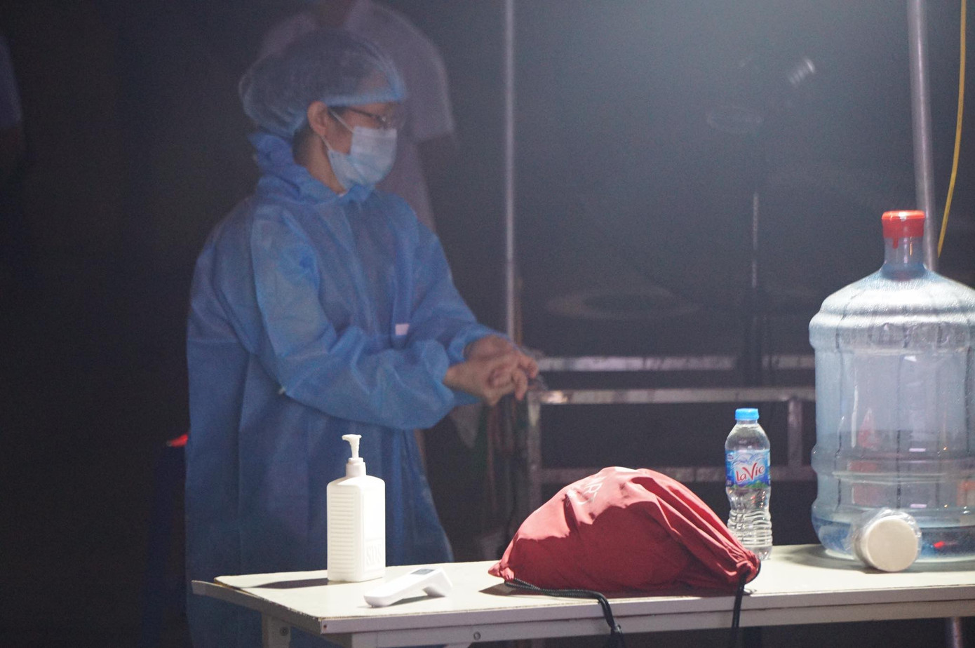 Có ca mắc COVID-19, bệnh viện E Hà Nội phong tỏa ra vào ngay trong đêm ảnh 18