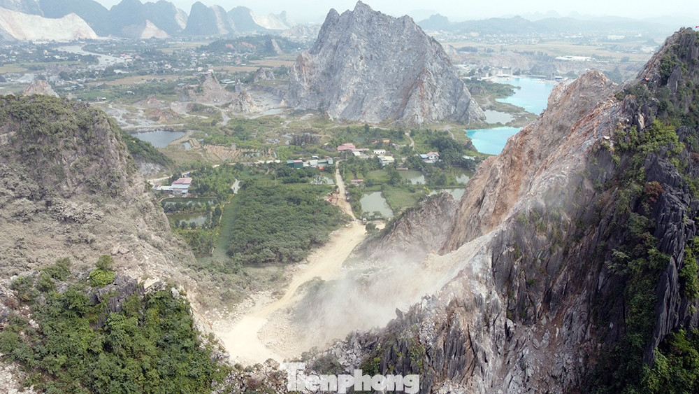 Cận cảnh 'bão bụi' bủa vây dân làng do nổ mìn phá đá ở Hải Phòng ảnh 5