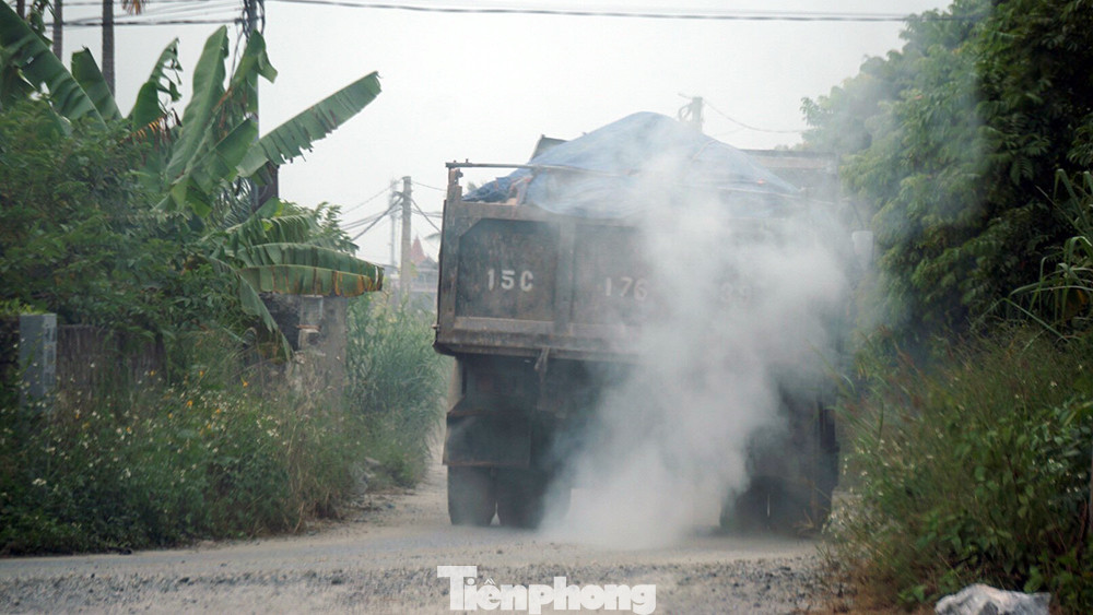 Cận cảnh 'bão bụi' bủa vây dân làng do nổ mìn phá đá ở Hải Phòng ảnh 9