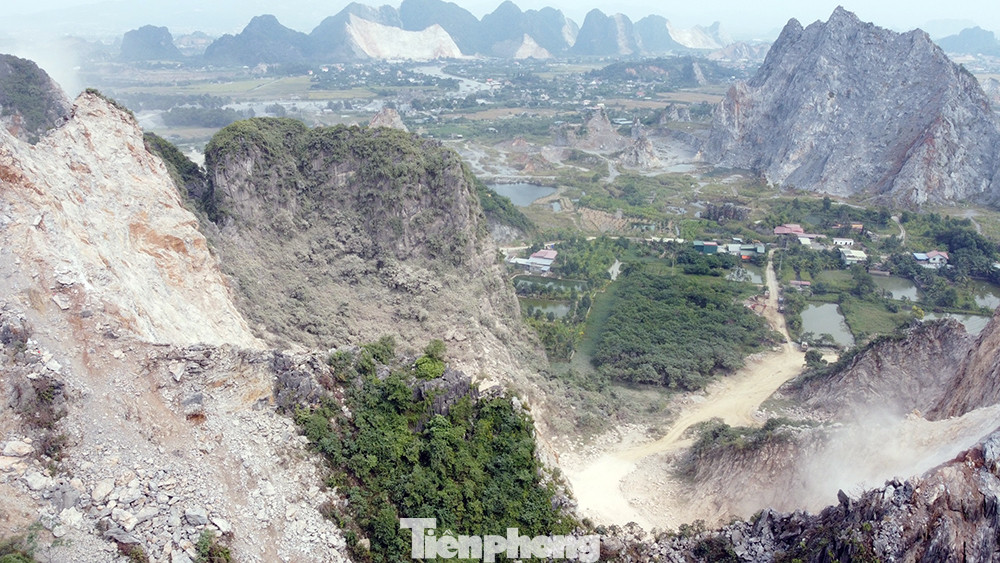 Cận cảnh 'bão bụi' bủa vây dân làng do nổ mìn phá đá ở Hải Phòng ảnh 4
