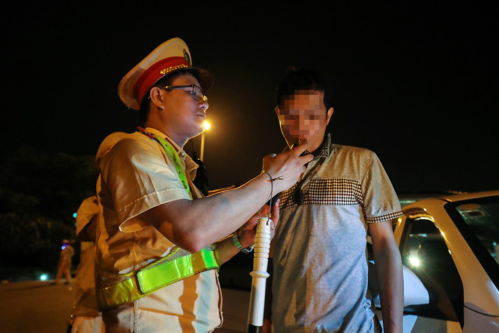 Tài xế dương tính ma túy, vi phạm nồng độ cồn vẫn lái xe trên cao tốc ảnh 5