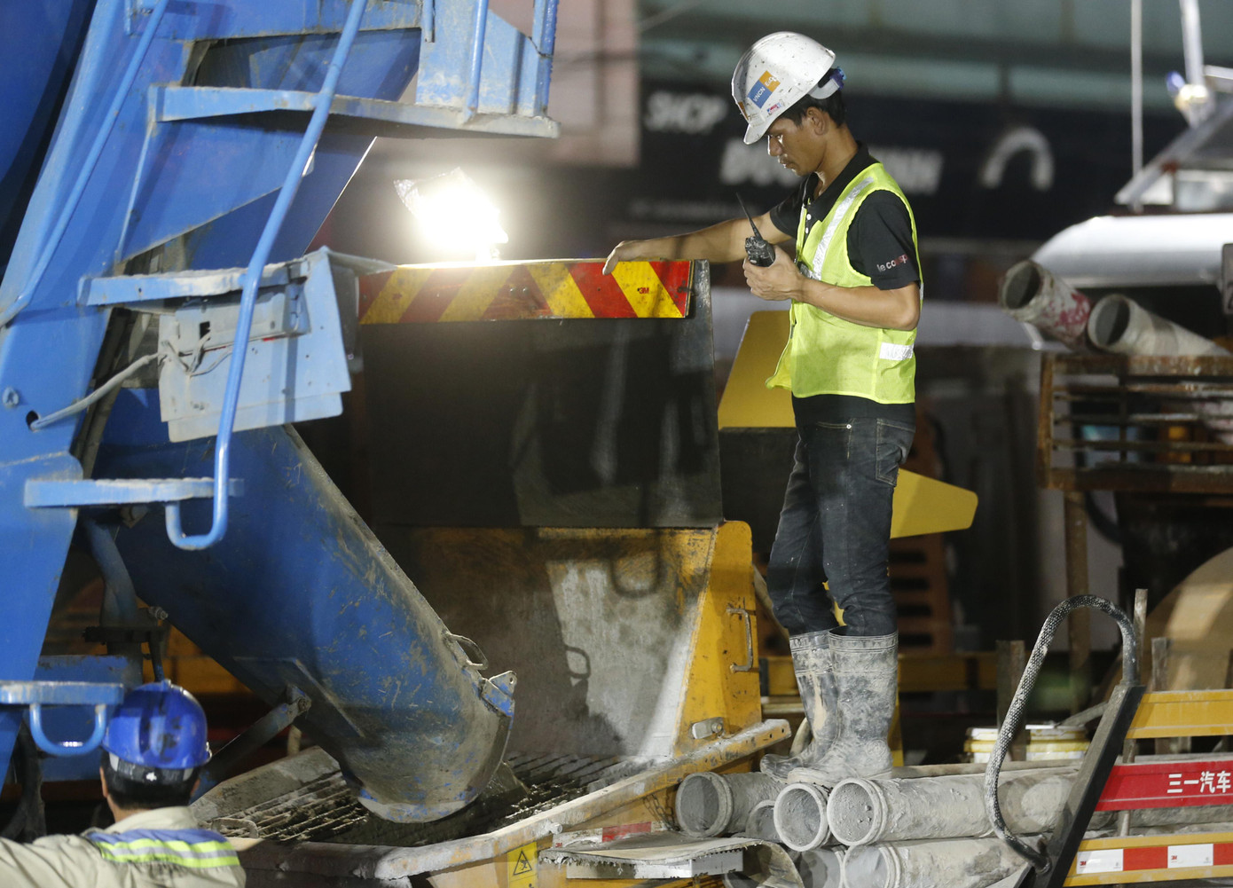 Trắng đêm đổ bê tông hợp long ga ngầm trên phố Kim Mã ảnh 10